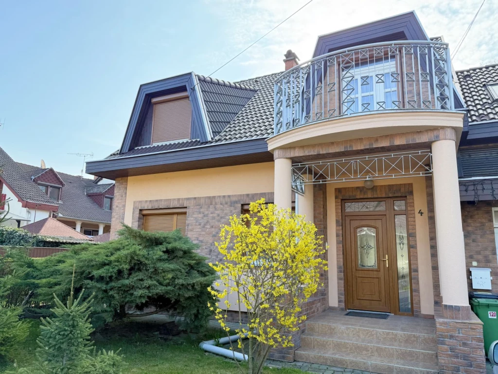Eladó 138 m2 sorház, Hajdúszoboszló