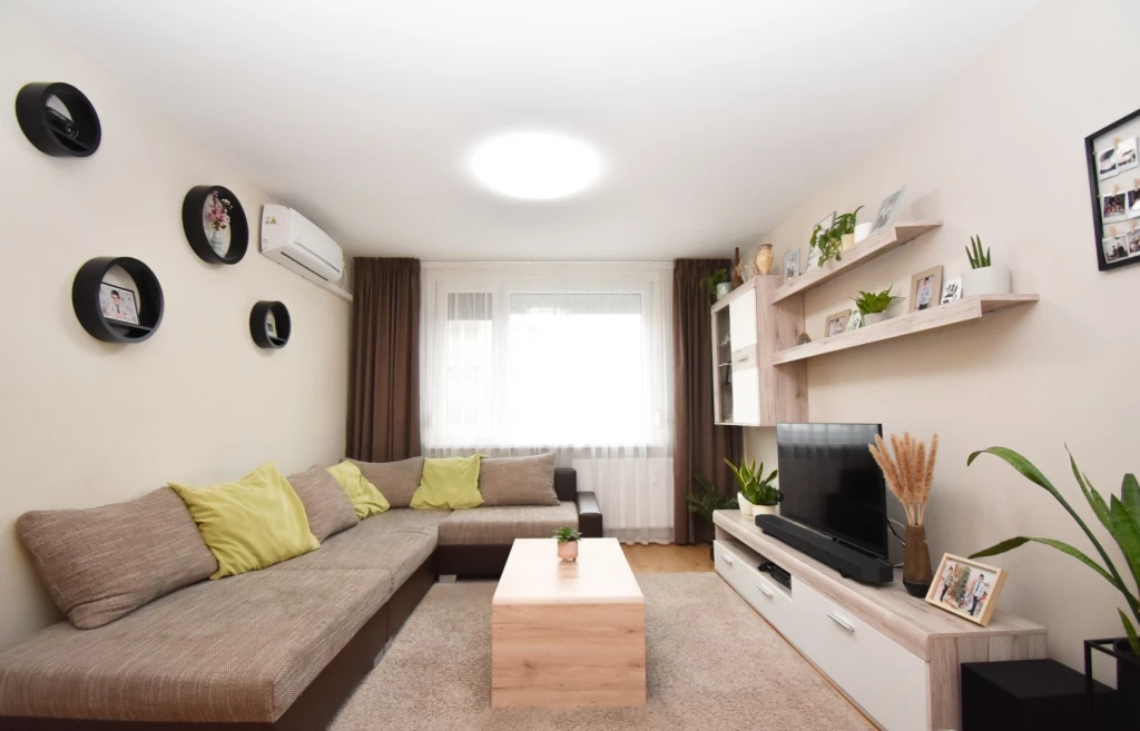 Eladó 71 m2 panel lakás, Debrecen