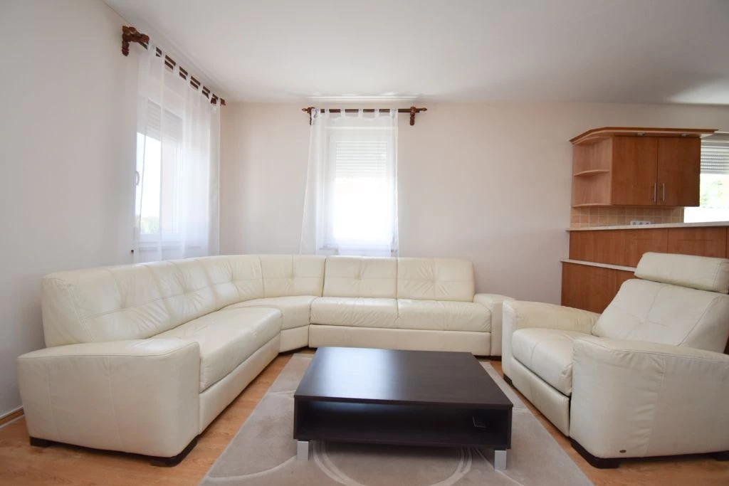 Kiadó 73 m2 tégla lakás, Debrecen