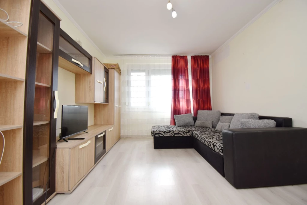 Eladó 69 m2 panel lakás, Debrecen