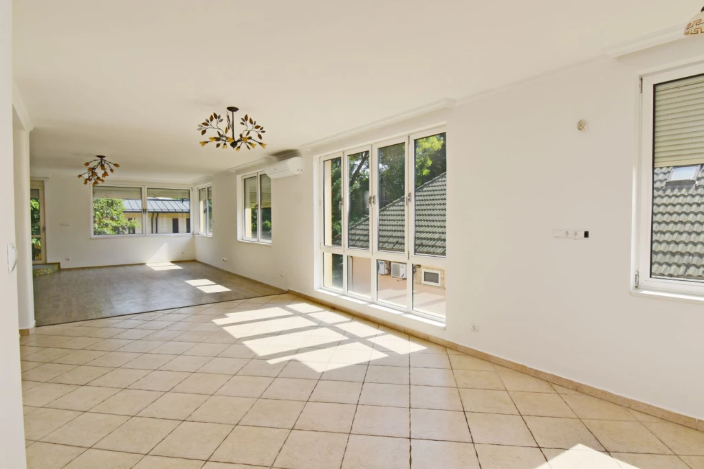 Eladó 270 m2 ikerház, Debrecen