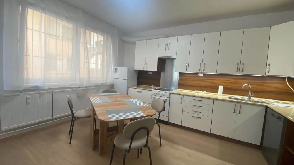 Kiadó 73 m2 panel lakás, Debrecen
