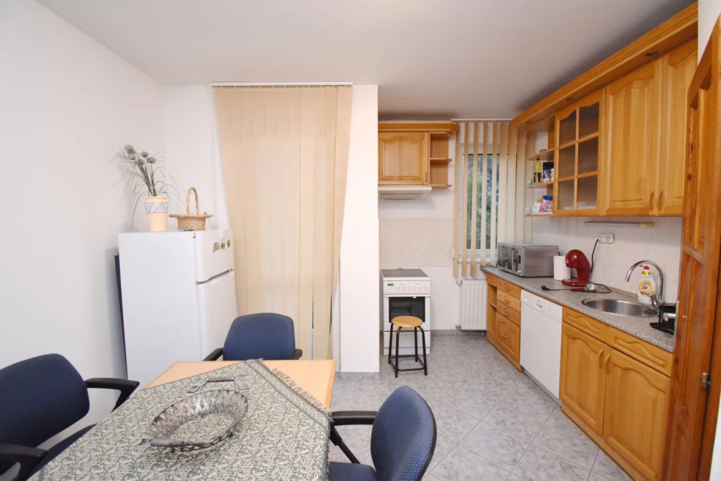 Eladó 84 m2 tégla lakás, Debrecen