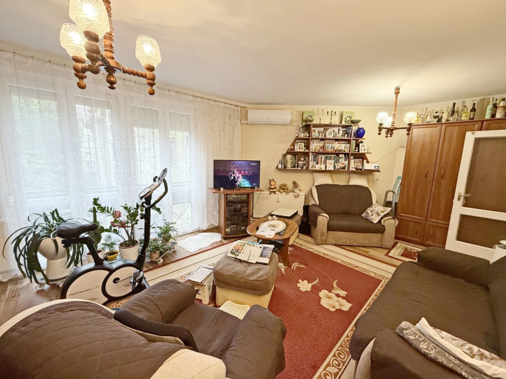 Eladó 71 m2 panel lakás, Debrecen