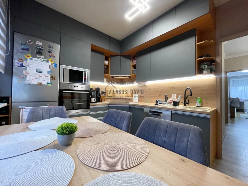 Eladó 78 m2 panel lakás, Debrecen