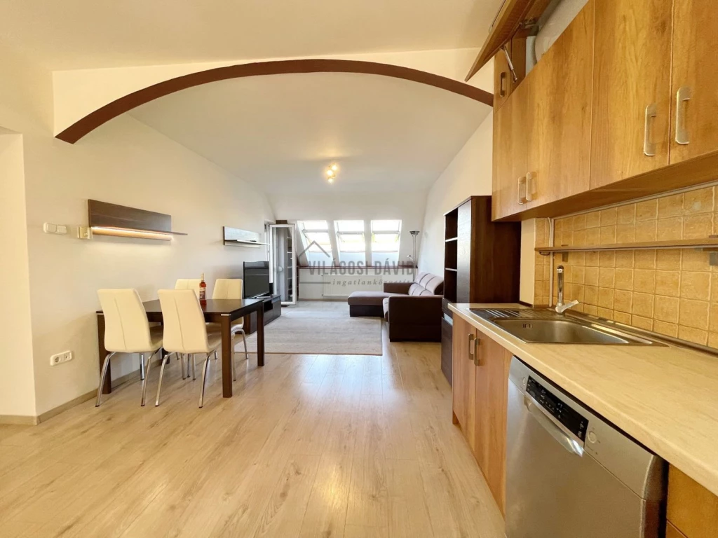 Eladó 64 m2 tégla lakás, Debrecen