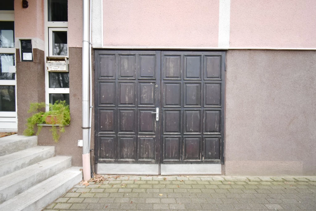 Eladó 19 m2 egyedi garázs, Debrecen