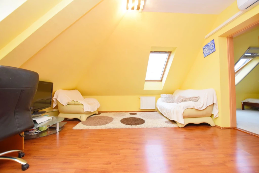 Eladó 73 m2 tégla lakás, Debrecen