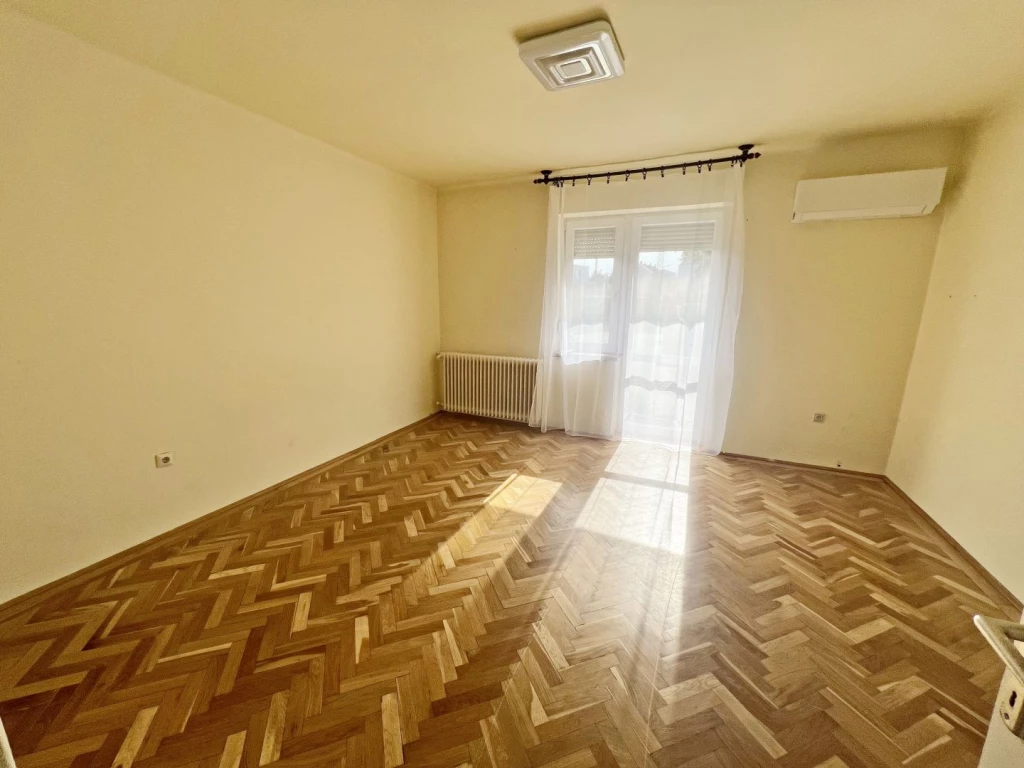 Kiadó 54 m2 tégla lakás, Debrecen