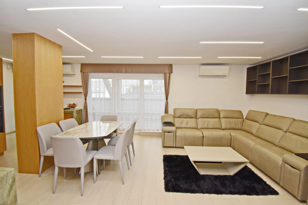 Eladó 122 m2 tégla lakás, Debrecen