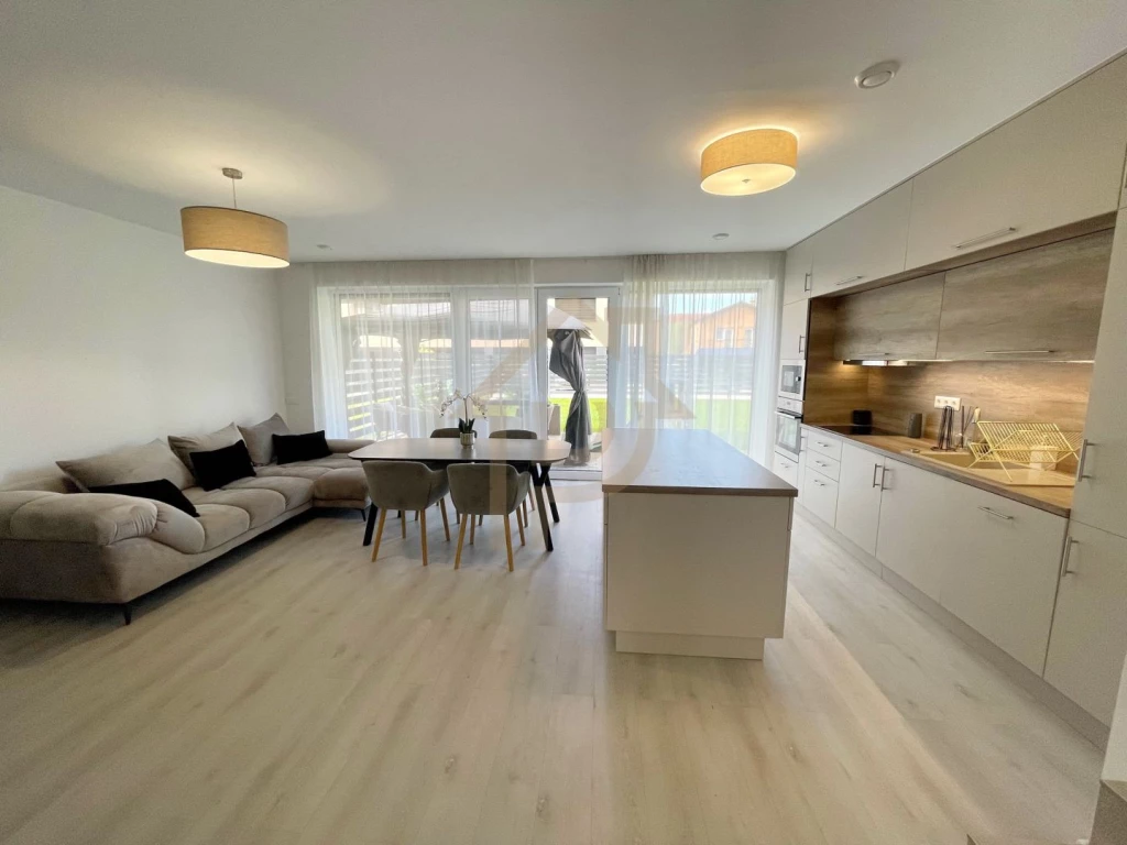 Kiadó 150 m2 sorház, Debrecen