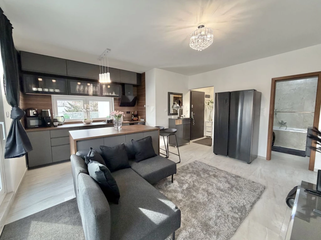 PRÉMIUM PENTHOUSE KIADÓ DEBRECENBEN – SZÉCHENYI-KERT