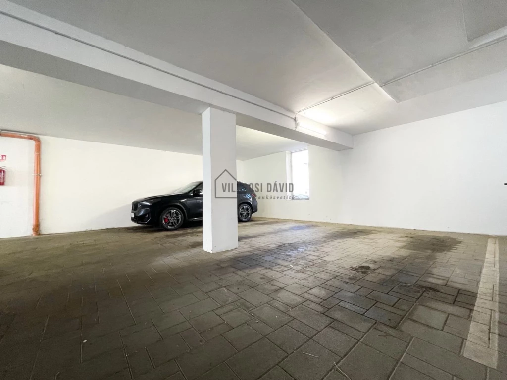 Eladó 17 m2 teremgarázs, Debrecen