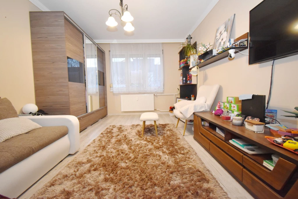 Eladó 55 m2 panel lakás, Debrecen