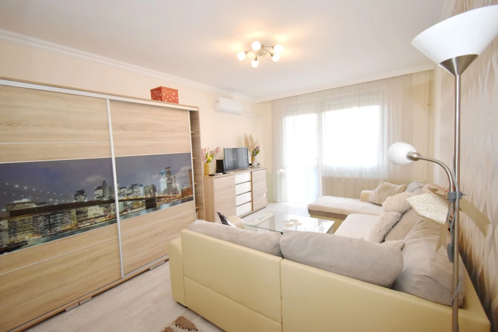 Eladó 46 m2 panel lakás, Debrecen