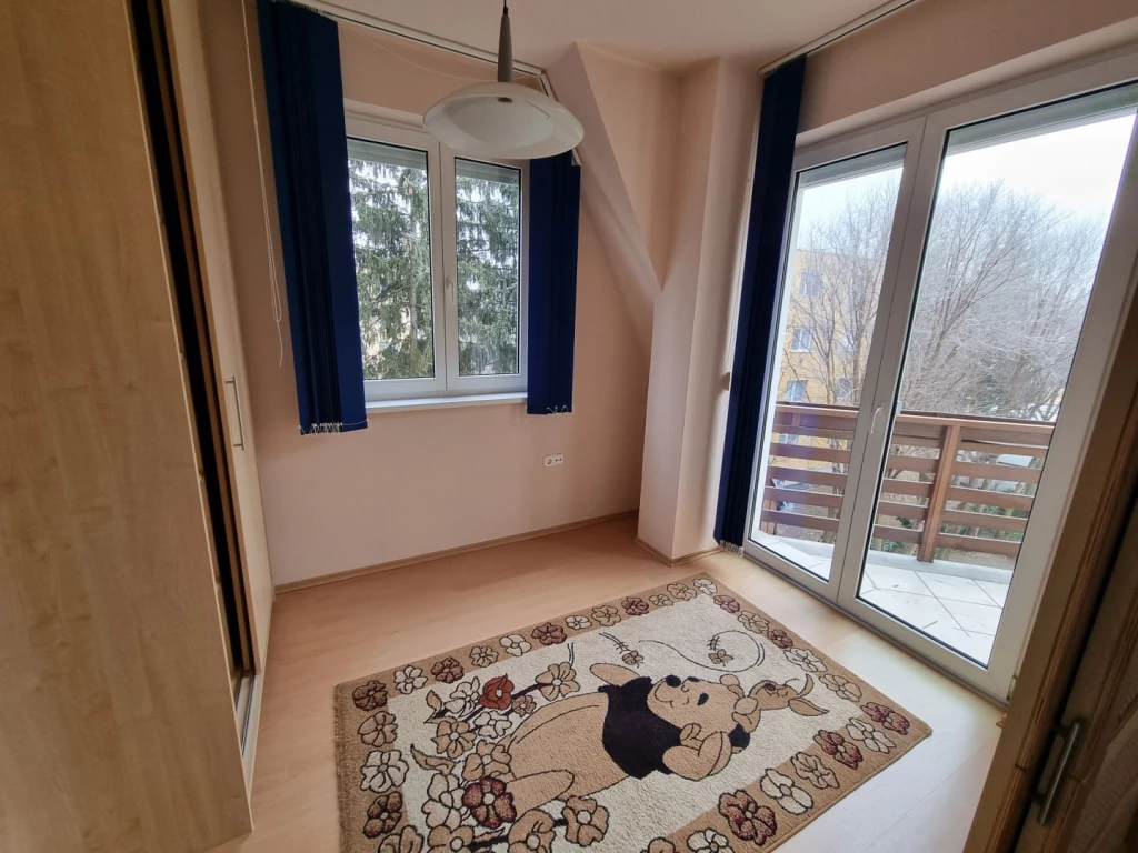 Nagyerdőre örök panorámás, belső kétszintes ritkaság eladó a Pálma Étterem közelében