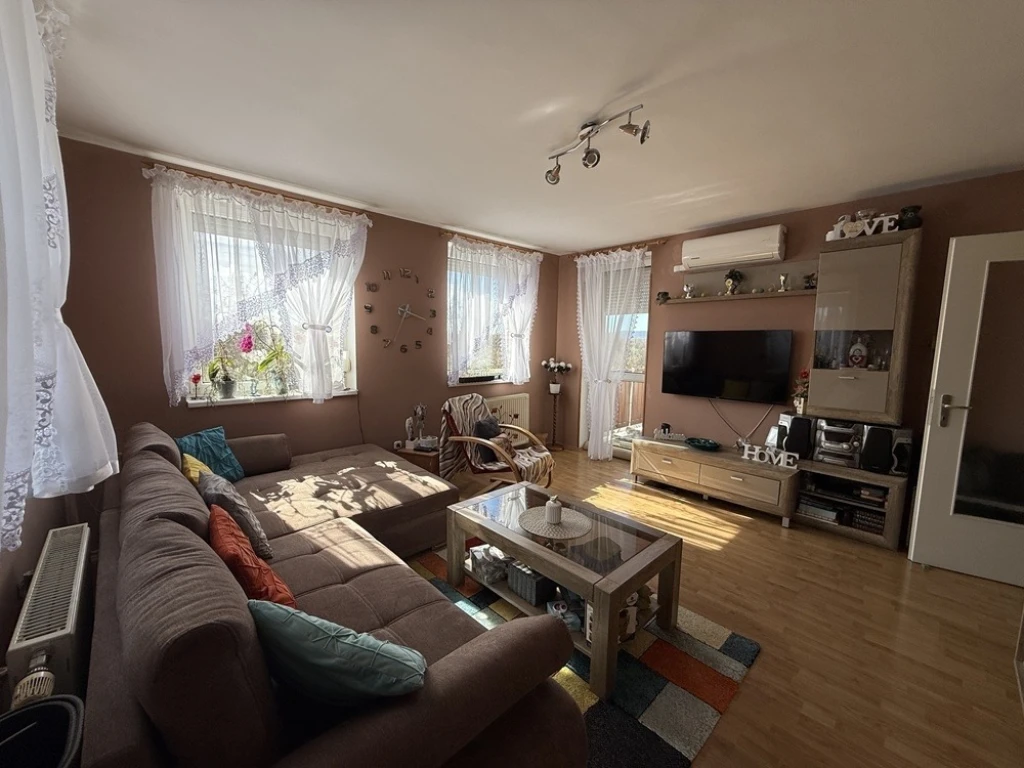 Eladó Lakás, Veszprém 75.000.000 Ft