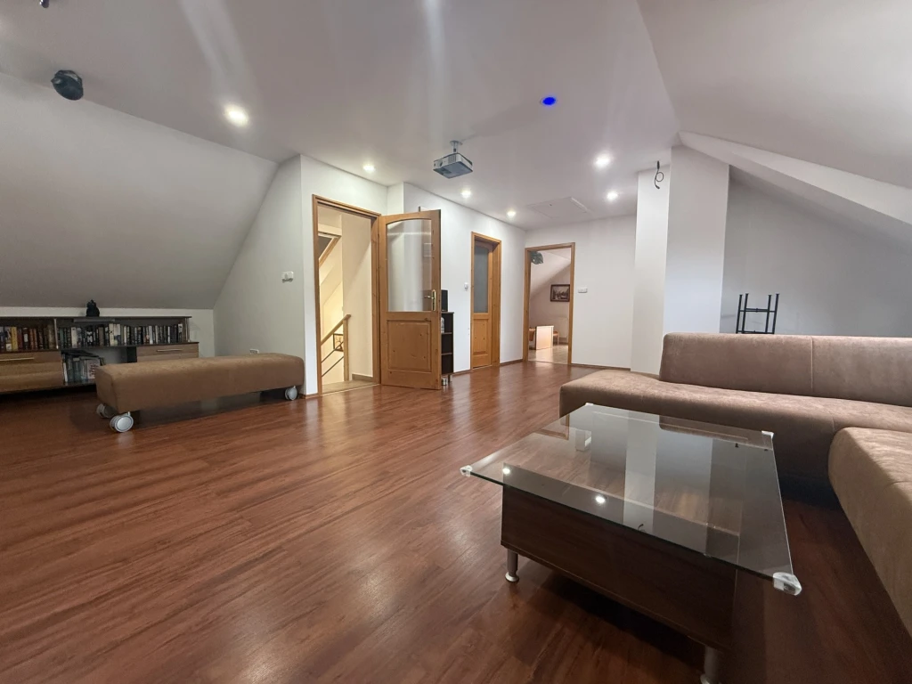 Kiadó Ház, Öskü 350.000 Ft