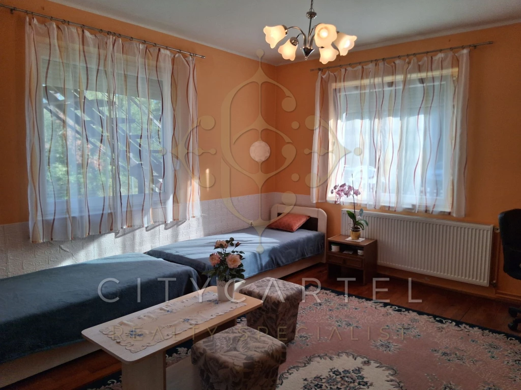 Többgenerációs családi ház Kőröshegyen