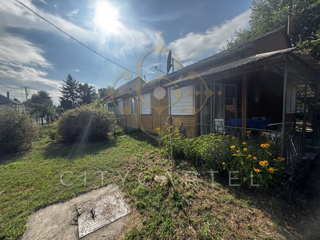 Eladó üdülő, nyaraló, Balatonfenyves