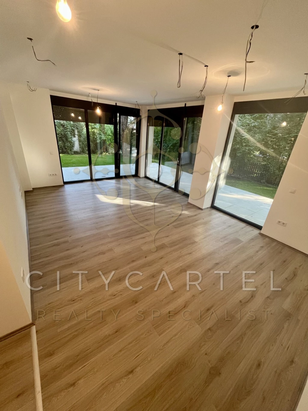 Eladó téglalakás, Balatonfenyves