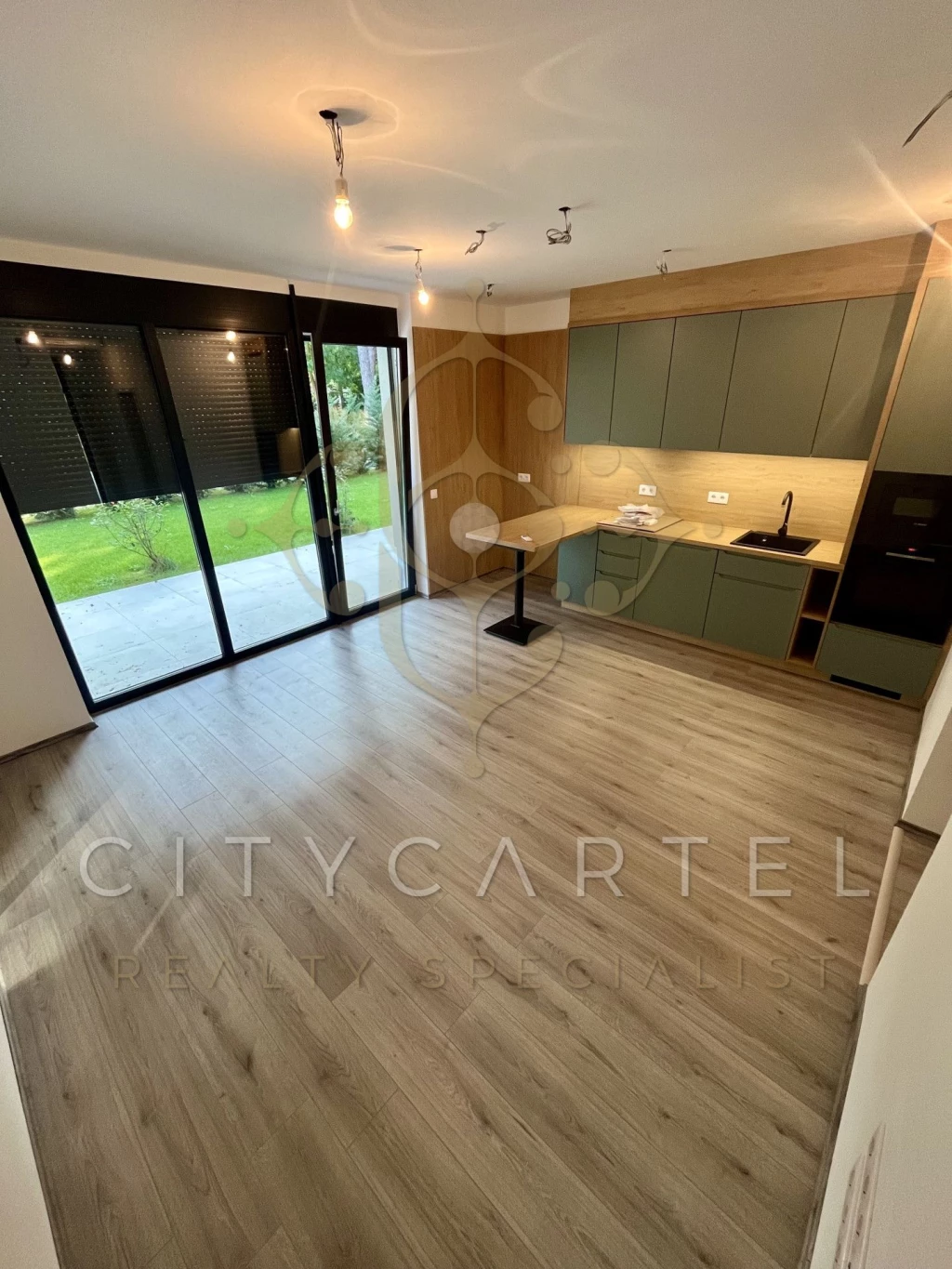 Eladó téglalakás, Balatonfenyves