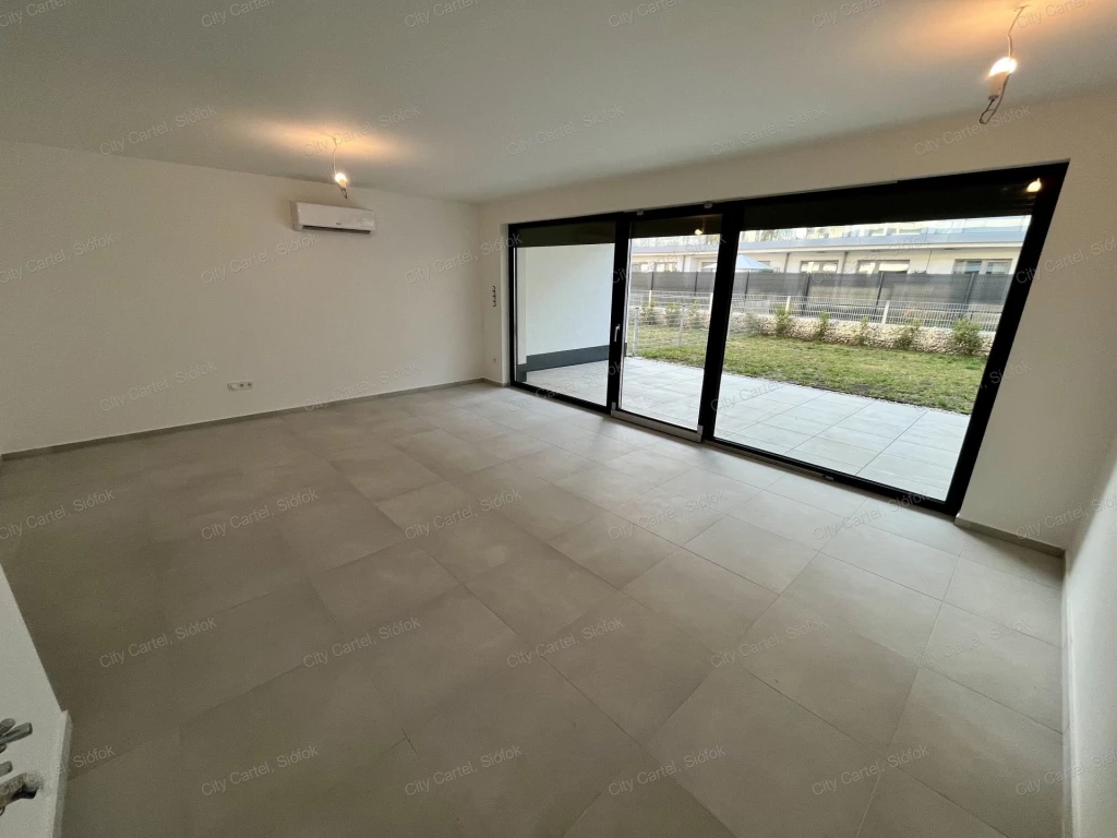 Eladó téglalakás, Balatonszemes