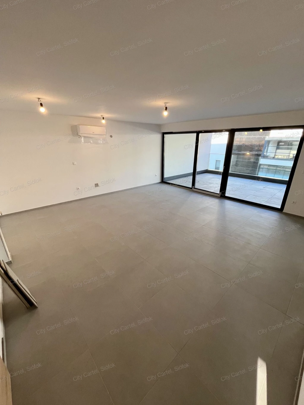 Eladó téglalakás, Balatonszemes