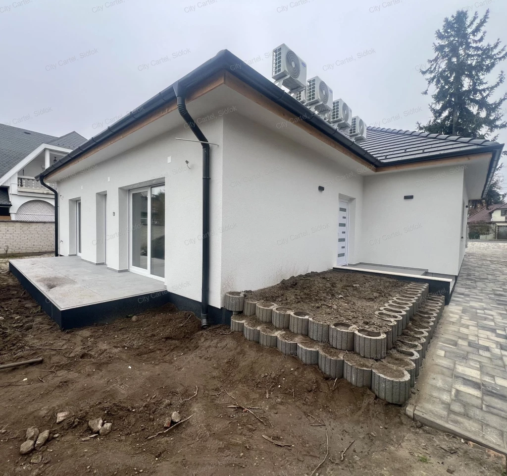 Eladó téglalakás, Balatonlelle