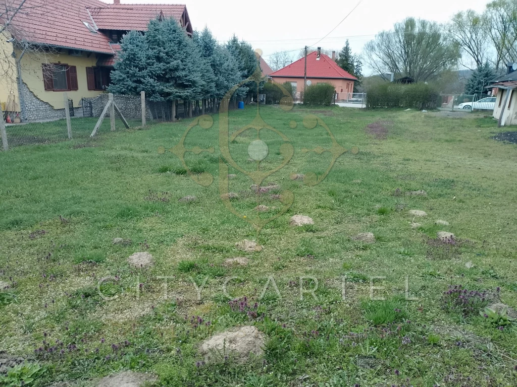 Eladó építési telek, Látrány