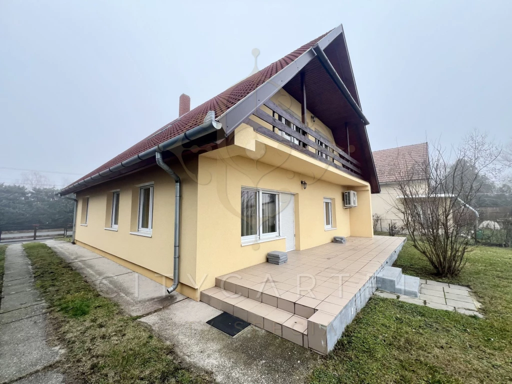 Eladó családi ház, Balatonlelle