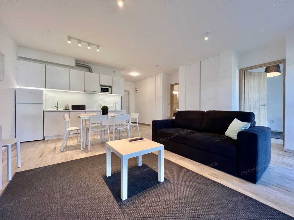 Eladó téglalakás, Balatonlelle, Központ