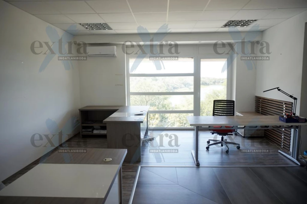 Trendi iroda, parkolóval…