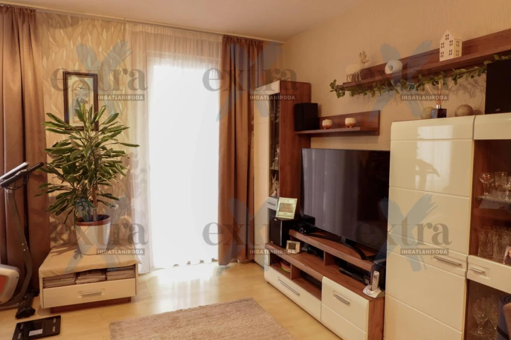 Tágas, két erkélyes lakás eladó Szegeden az Árviz utcában