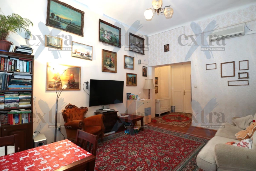 Szegeden a TIK közelében, első emeleti, 3 szobás Téglalakás Eladó!