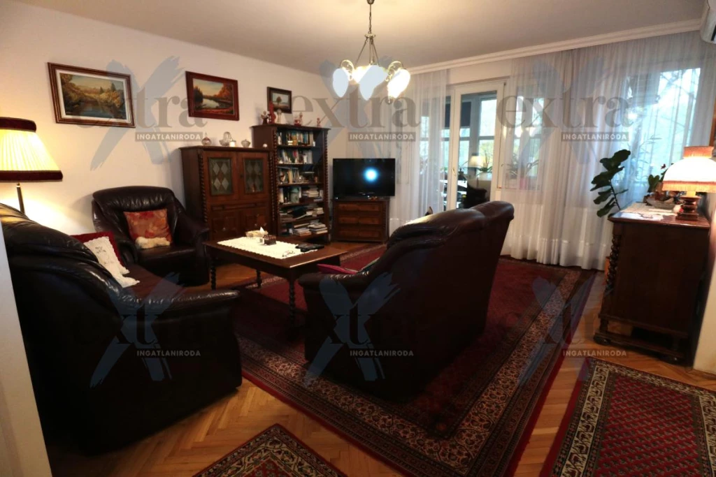 Szegeden a TIK-hez közel, felújított, 3 szobás, erkélyes Téglalakás, garázzsal Eladó!