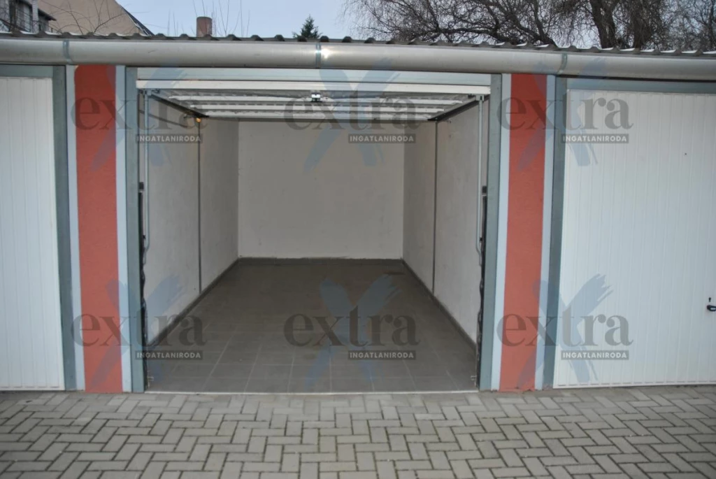 For sale detached garage, Szeged
