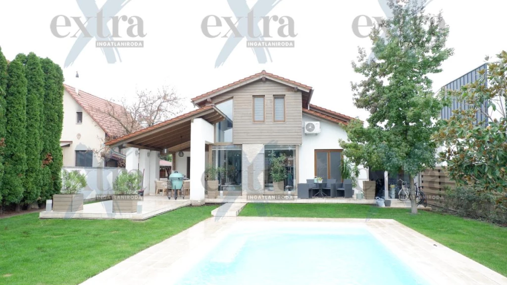 Újszegeden, Nappali + 5 hálós, minden igényt kielégítő Családi ház Eladó!