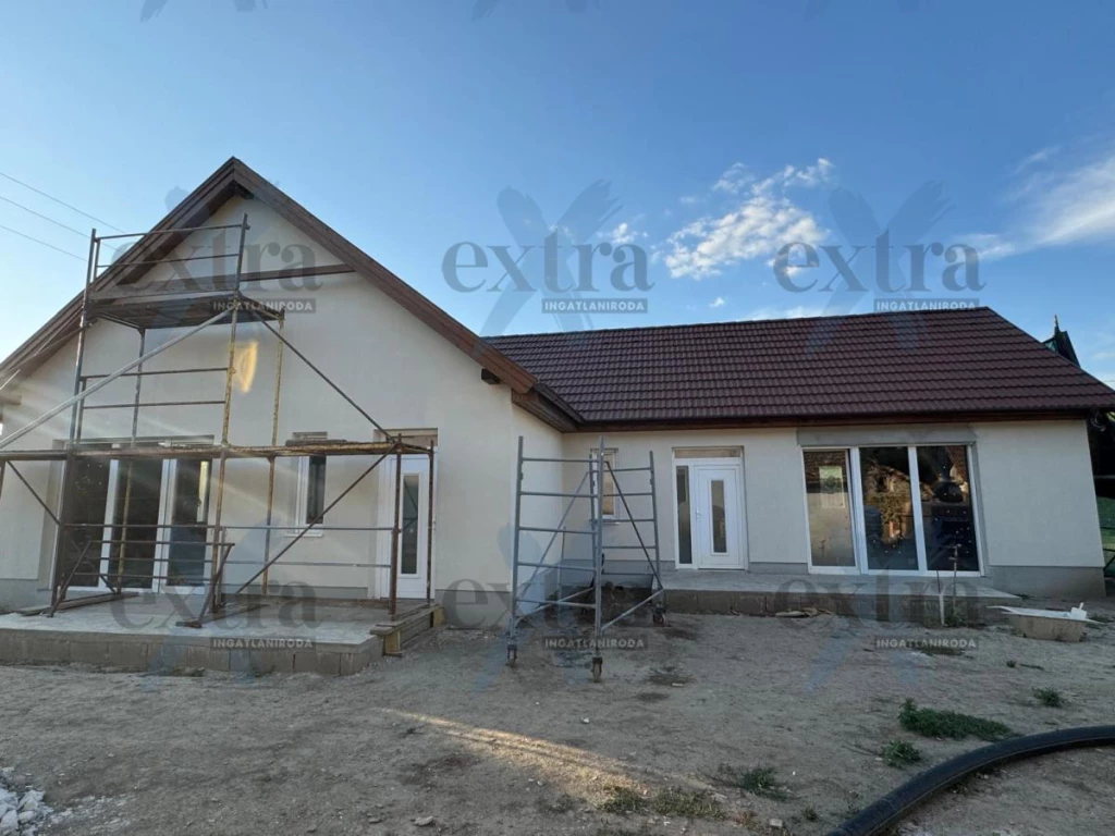 Újépítésű lakás Mindszent belvárosában