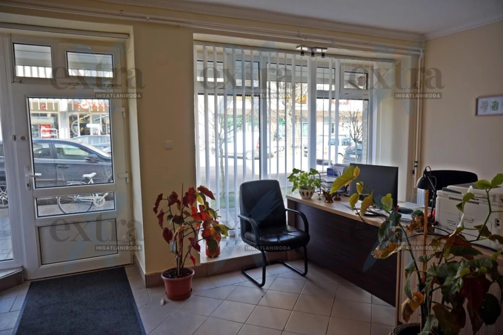 Utcai bejáratos iroda/üzlethelyiség kiadó!