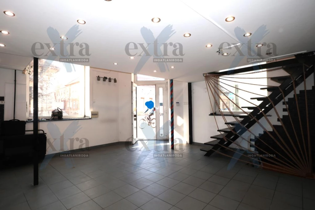 Szeged belvárosában Barber shopként működött Üzlethelyiség Kiadó!