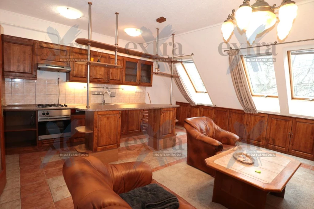 Szegeden a Novotel közelében, nappali + 2 hálós, felújított Téglalakás Kiadó!