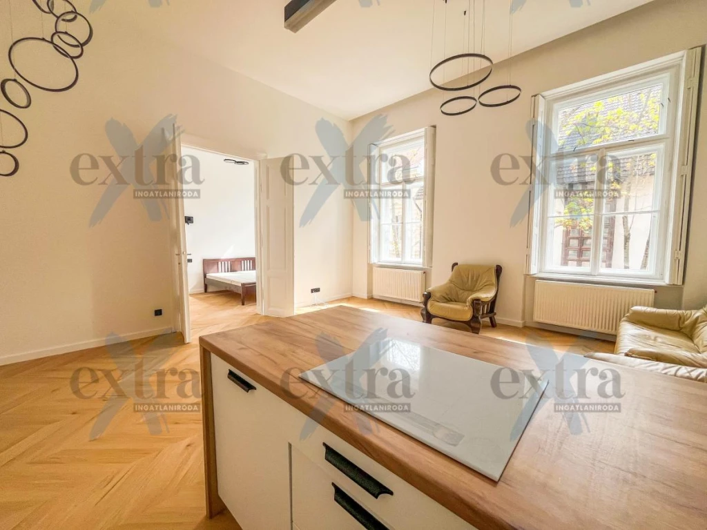 Kiadó frissen felújított lakás Szeged belvárosában!