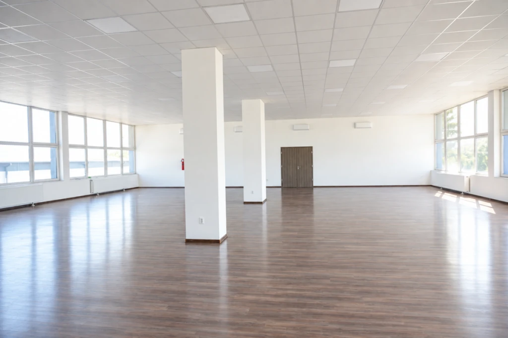 Tágas, önálló iroda Szegeden – 480 m²