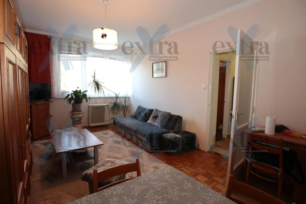 Szegeden, Tarjánban, első emeleti, 2 szobás Téglalakás Eladó!