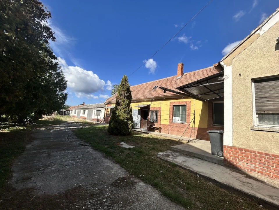 Eladó családi ház, Babót