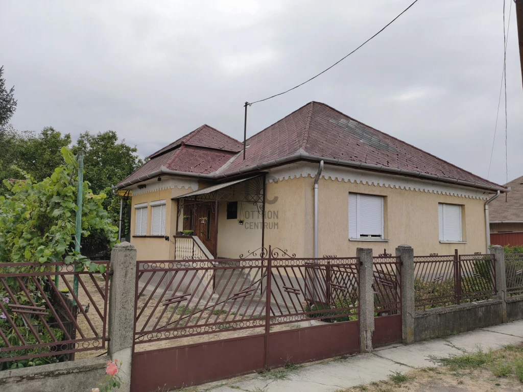 c3-1-name c2-1-name, Hejőkeresztúr, Hejőkeresztúr