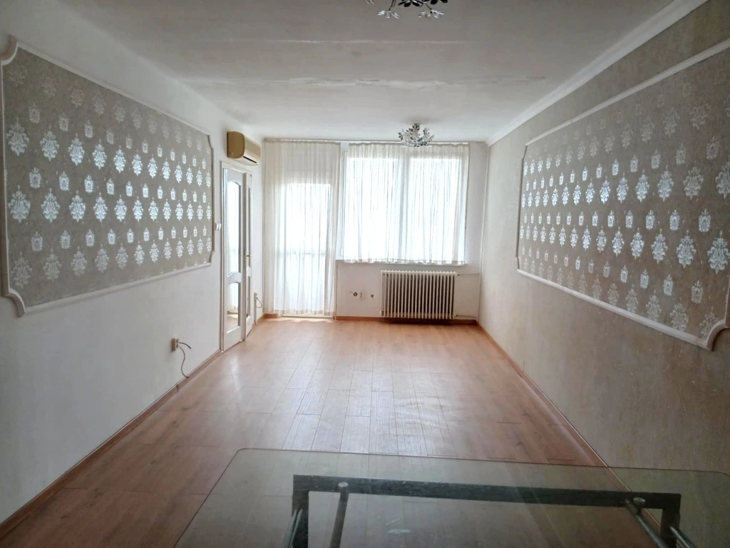 Belvárosban nappali+2 szobás lakás eladó