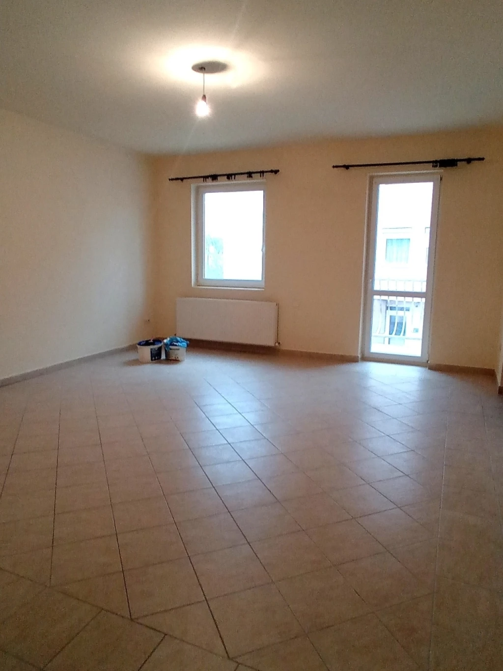 Központban lévő, nappali+2 szobás lakás eladó