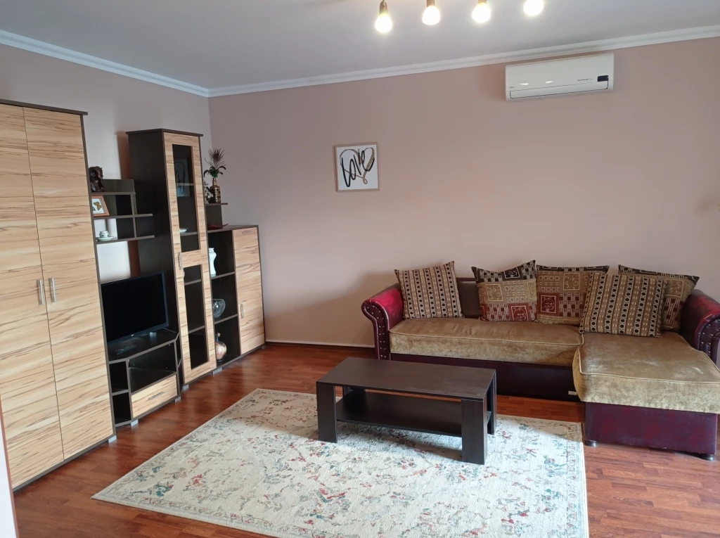 Újszerű, nappali+hálószobás lakás eladó